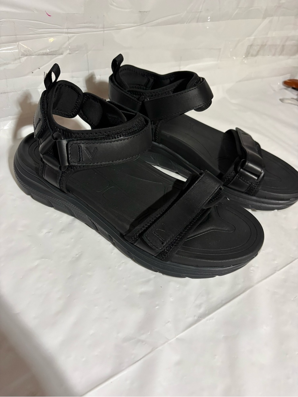 Vionic Men's Wanderer Black Adjustable Strap Sport Sandals